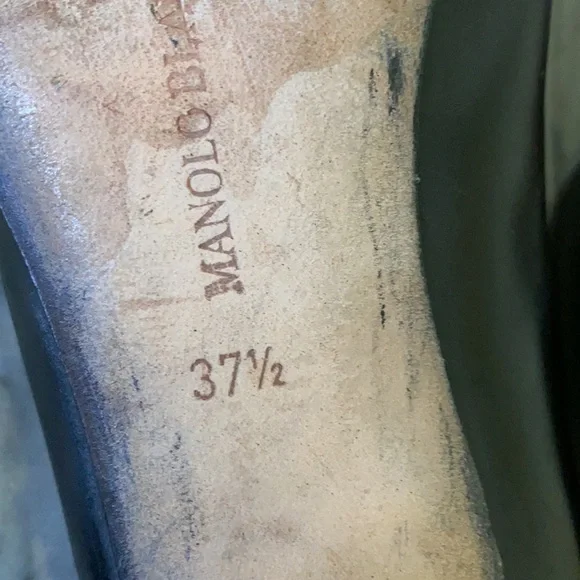 COPY - Manolo Blahnik Kitten Heels Pump - Picture 6 of 6